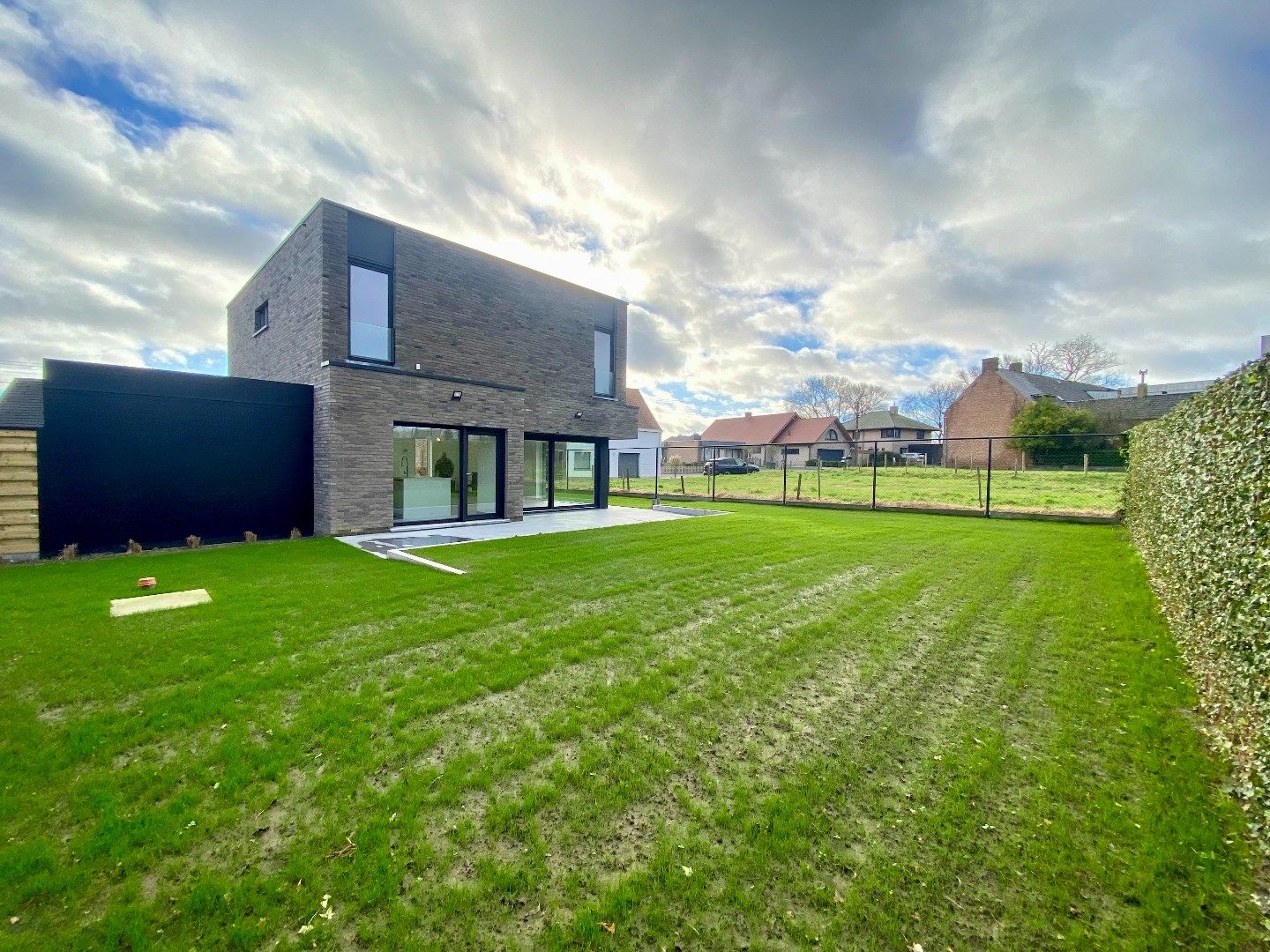 Strakke, alleenstaande nieuwbouw woning met 3 slaapkamers en zongerichte tuin foto 17