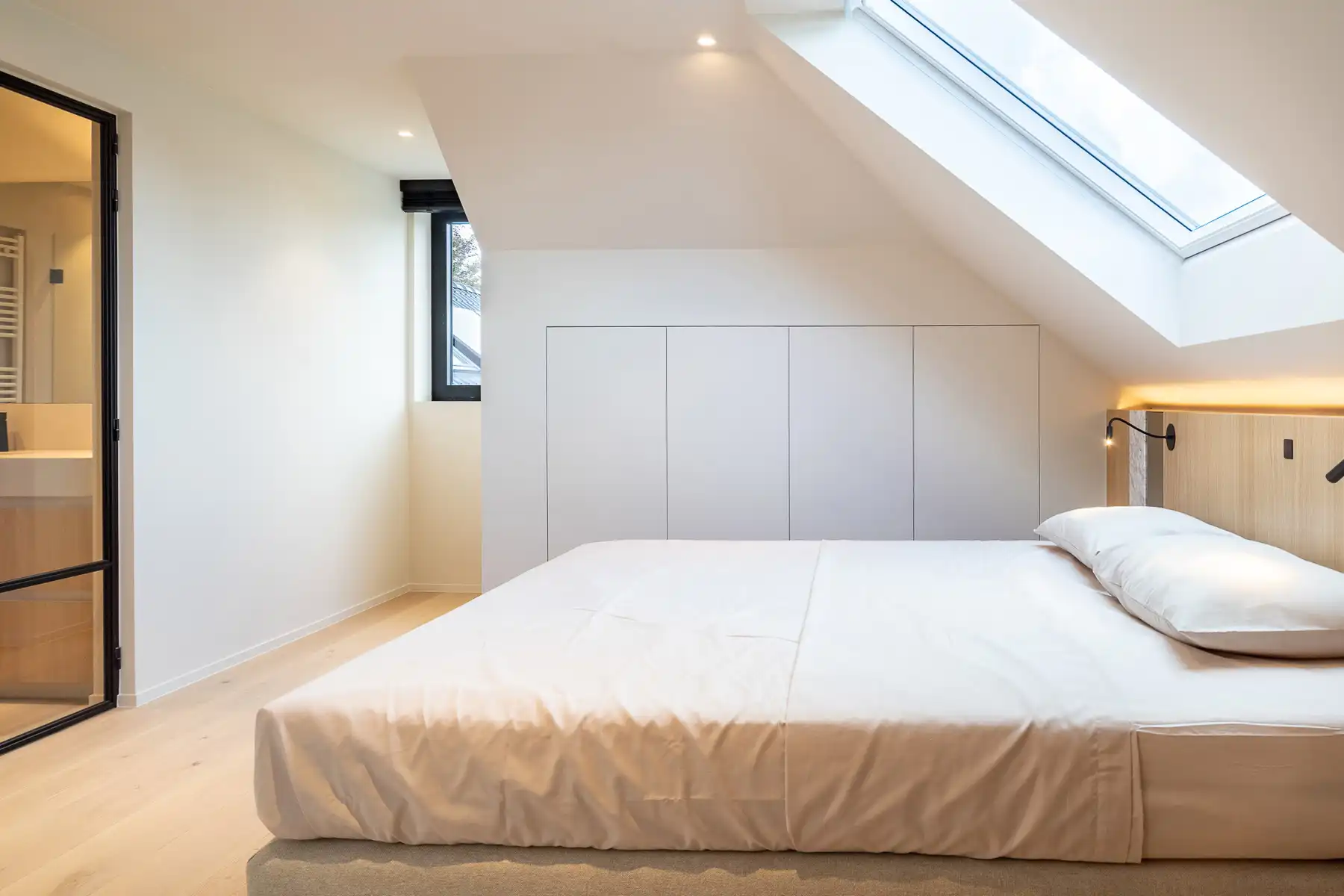 Smaakvol gerenoveerde alleenstaande woning foto 35