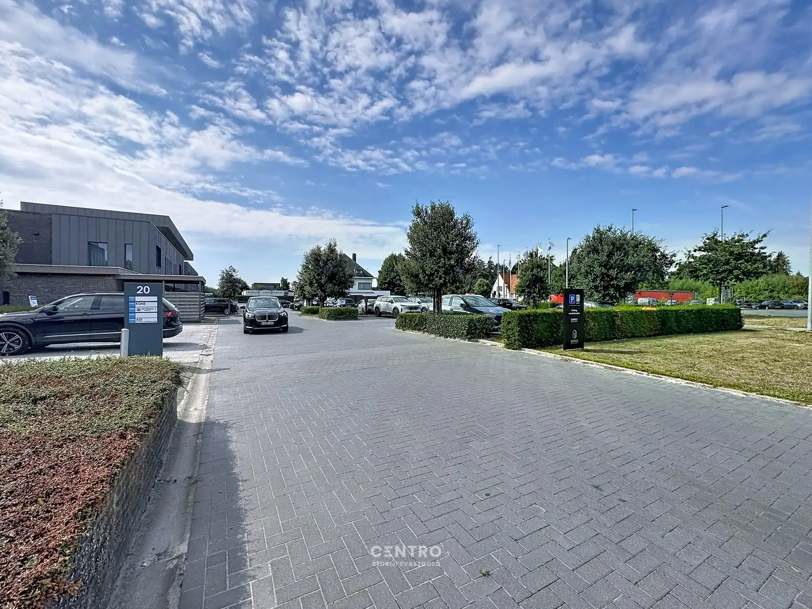 VERNIEUWDE en INSTAPKLARE KANTOORRUIMTEN (259m² en 337m²) op een UITSTEKENDE LOCATIE langs de AUTOSNELWEG te Loppem (Brugge-Zedelgem)! foto 16