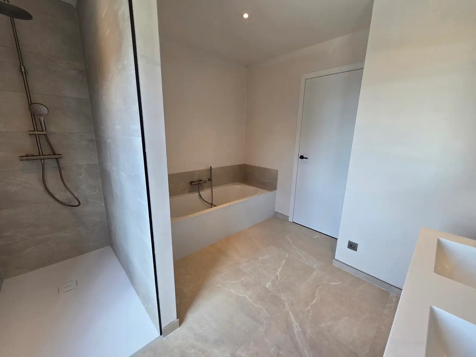 Luxe nieuwbouwvilla! foto 14