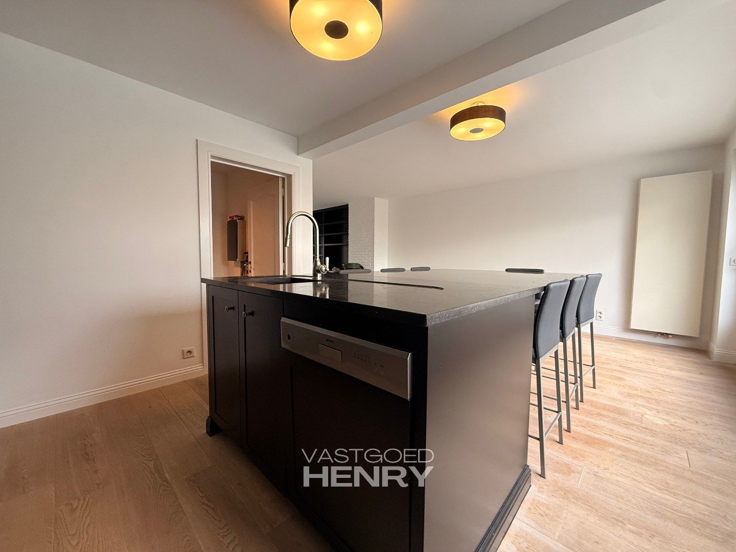 Volledig gerenoveerde woning met karakter foto 6