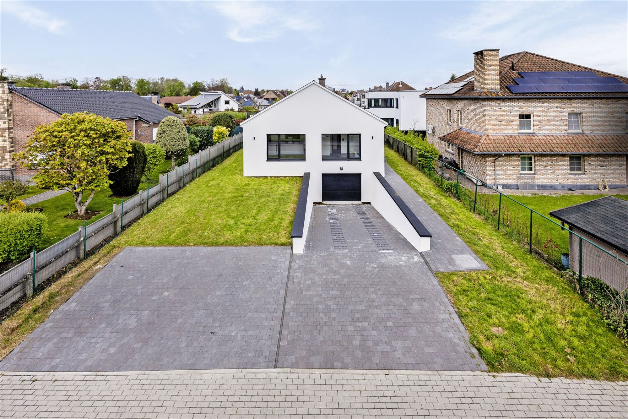 Gerenoveerde woning met 5 slaapkamers and 2 badkamers foto 17