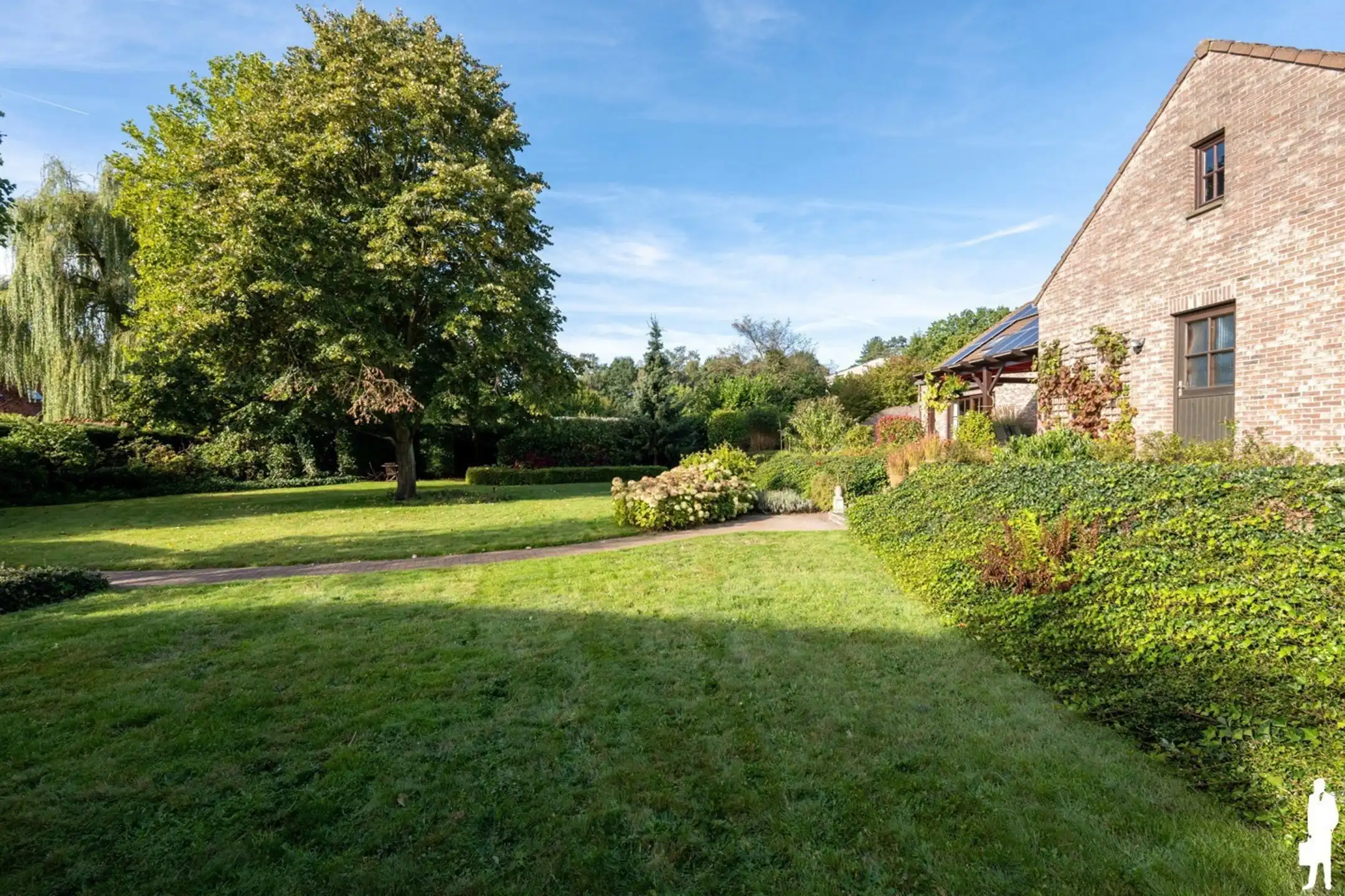 Villa - uitzonderlijke ligging; nabij Nederl.- uiteinde wijk foto 25