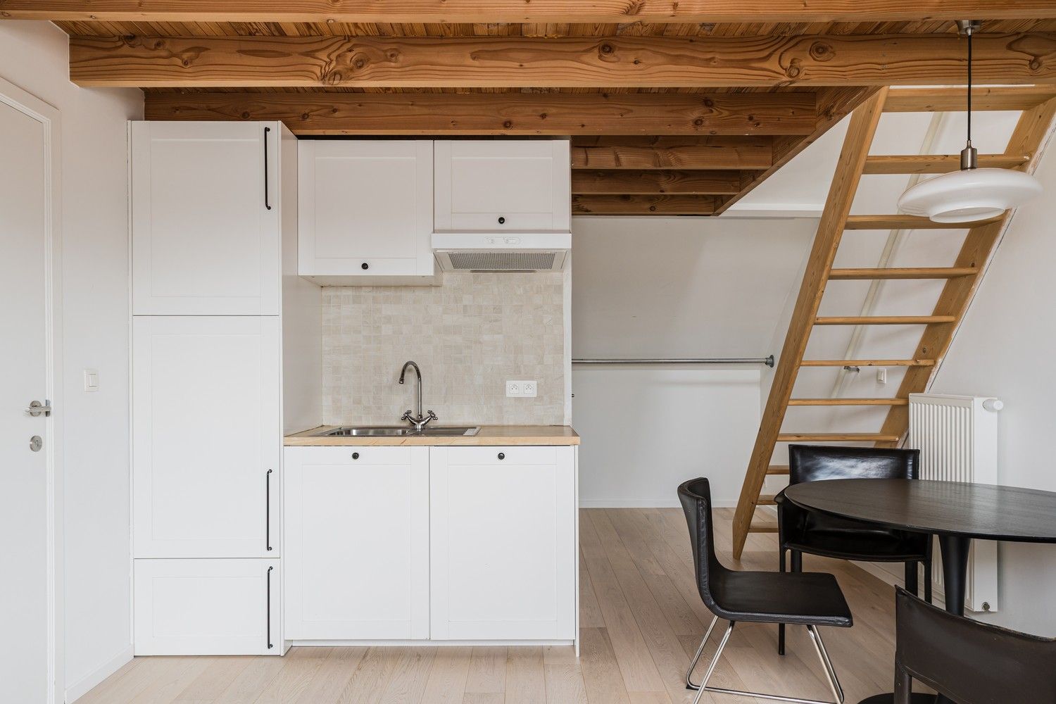 Buitengewoon royaal herenhuis centrum Gent met verwarmd buitenzwembad. foto 26