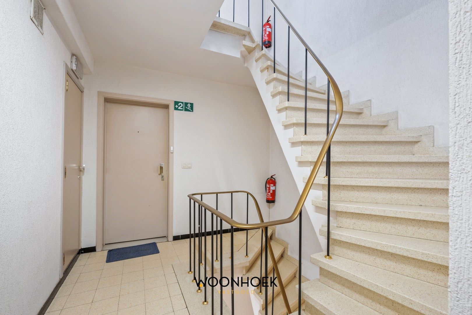 Residentieel gelegen appartement aan de Markt te Zelzate foto 15