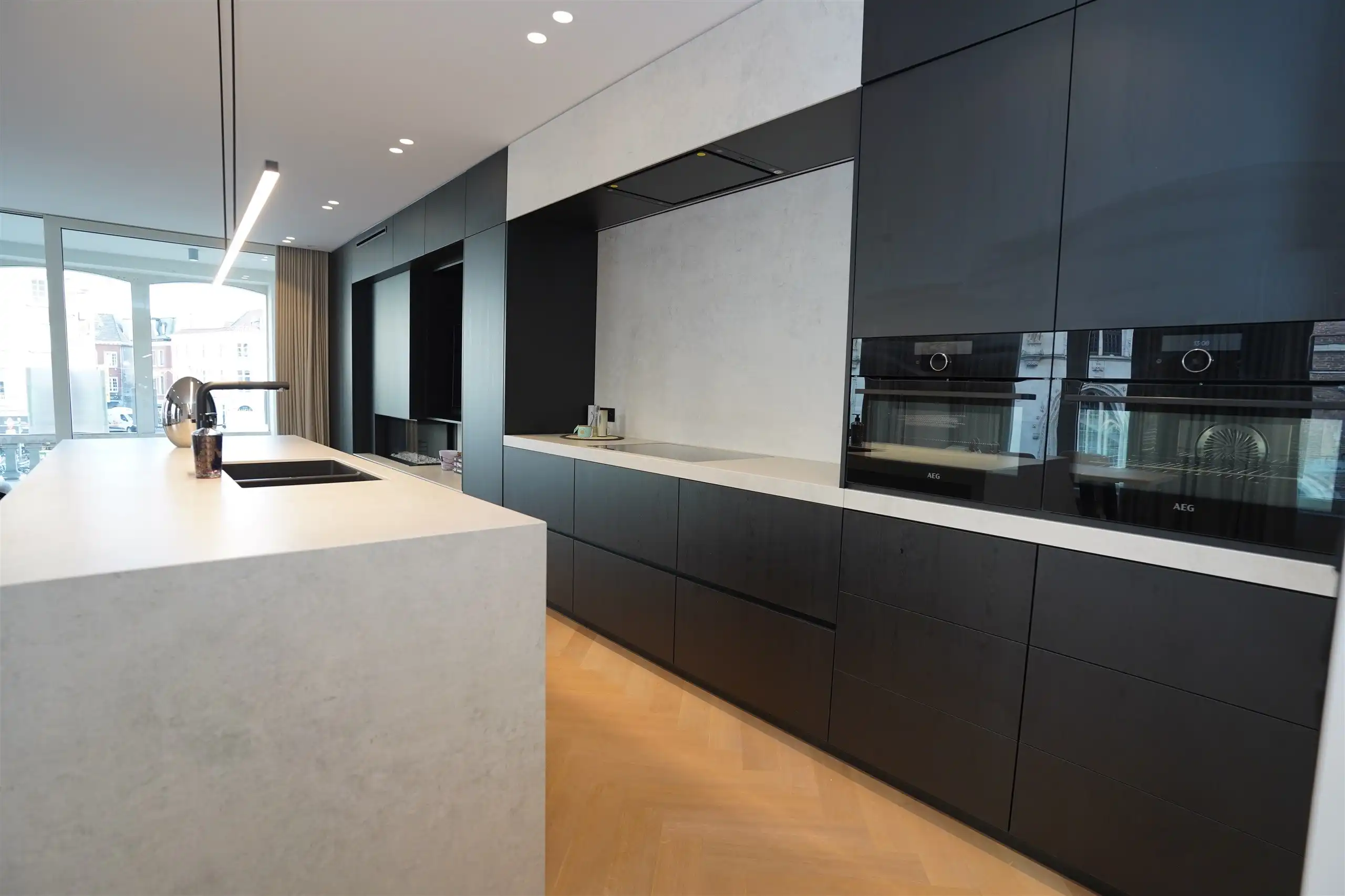 High-end  appartement met frontaal zicht op de Grote Markt met garage en extra staanplaats ! foto 15