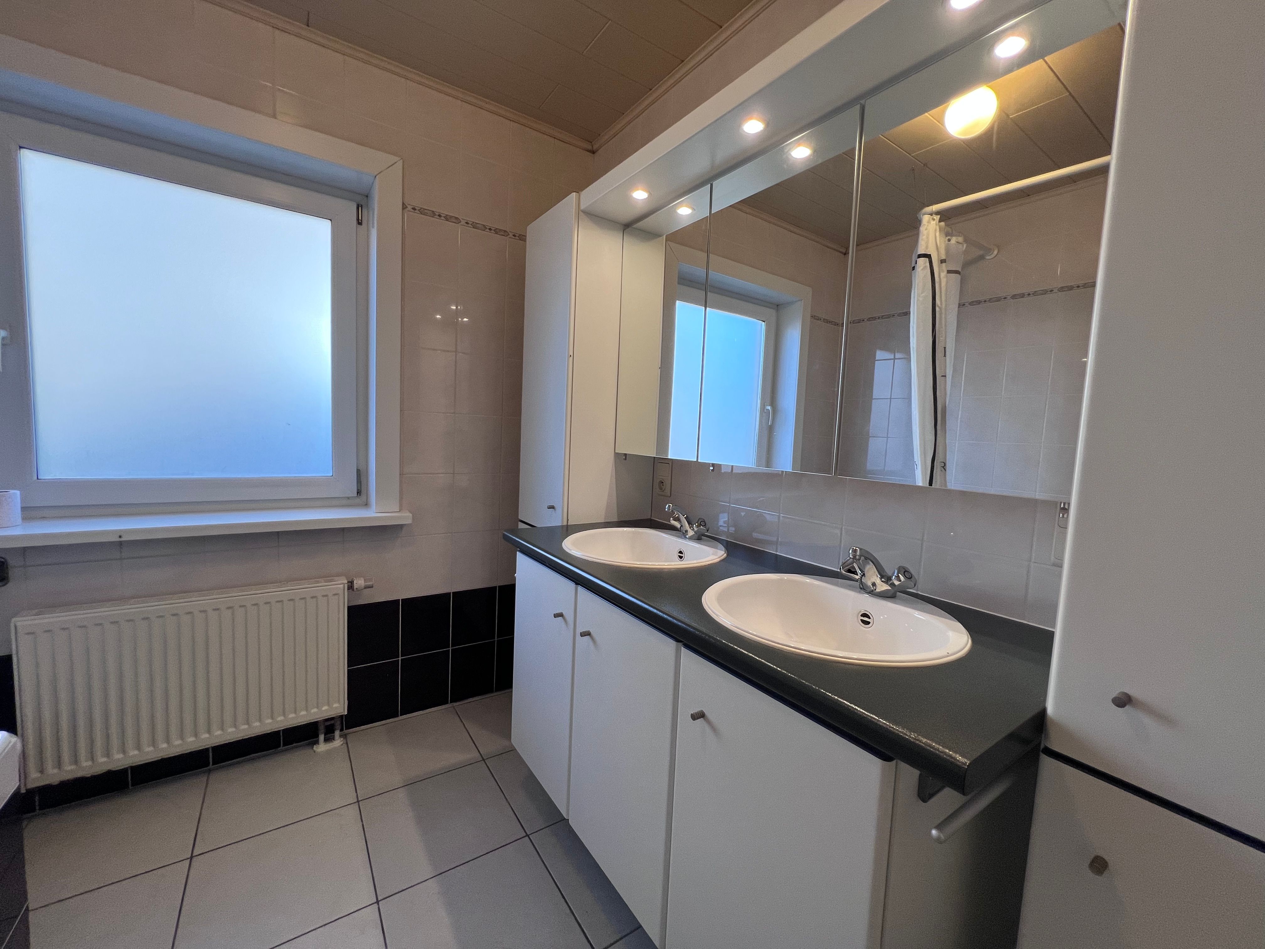 Ruim en lichtrijk appartement te huur in het hart van Belzele (Evergem) foto 9