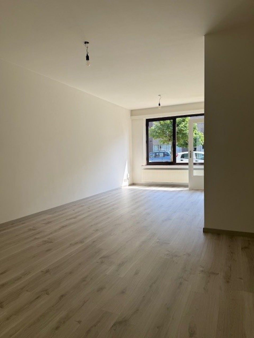 Deels gerenoveerd gelijkvloers appartement. foto 3