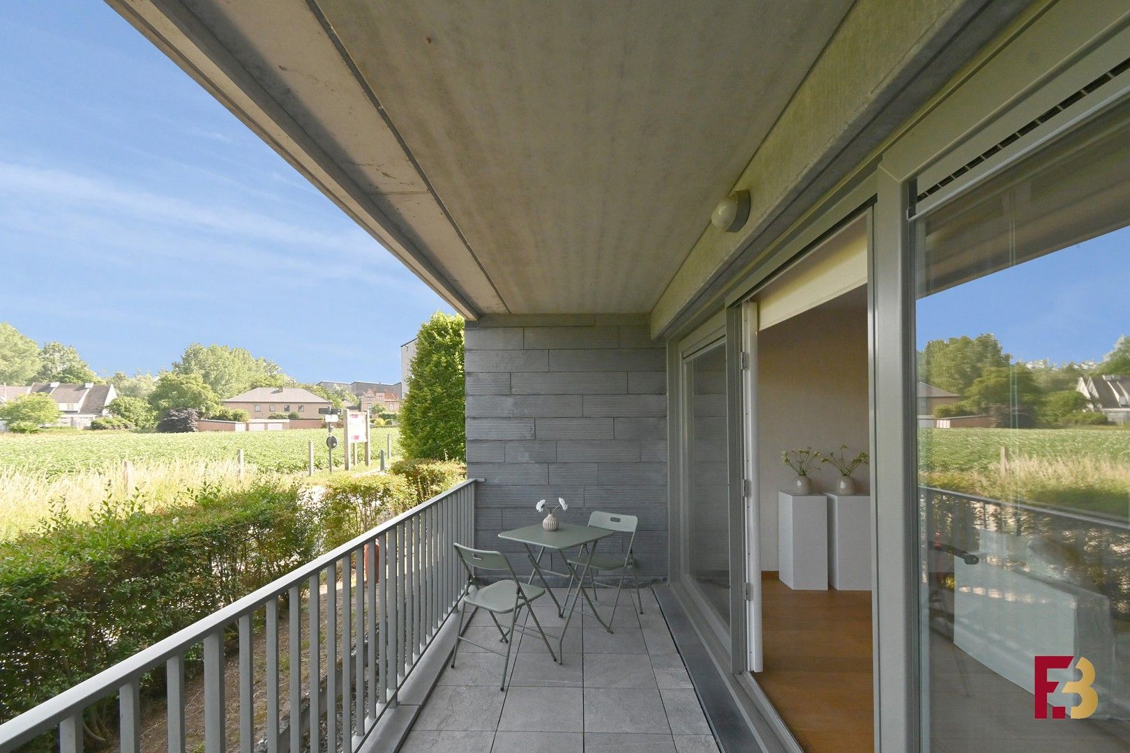 Lichtrijk gelijkvloers appartement met 2 terrassen en uitzicht op groen – hartje Eke foto 5