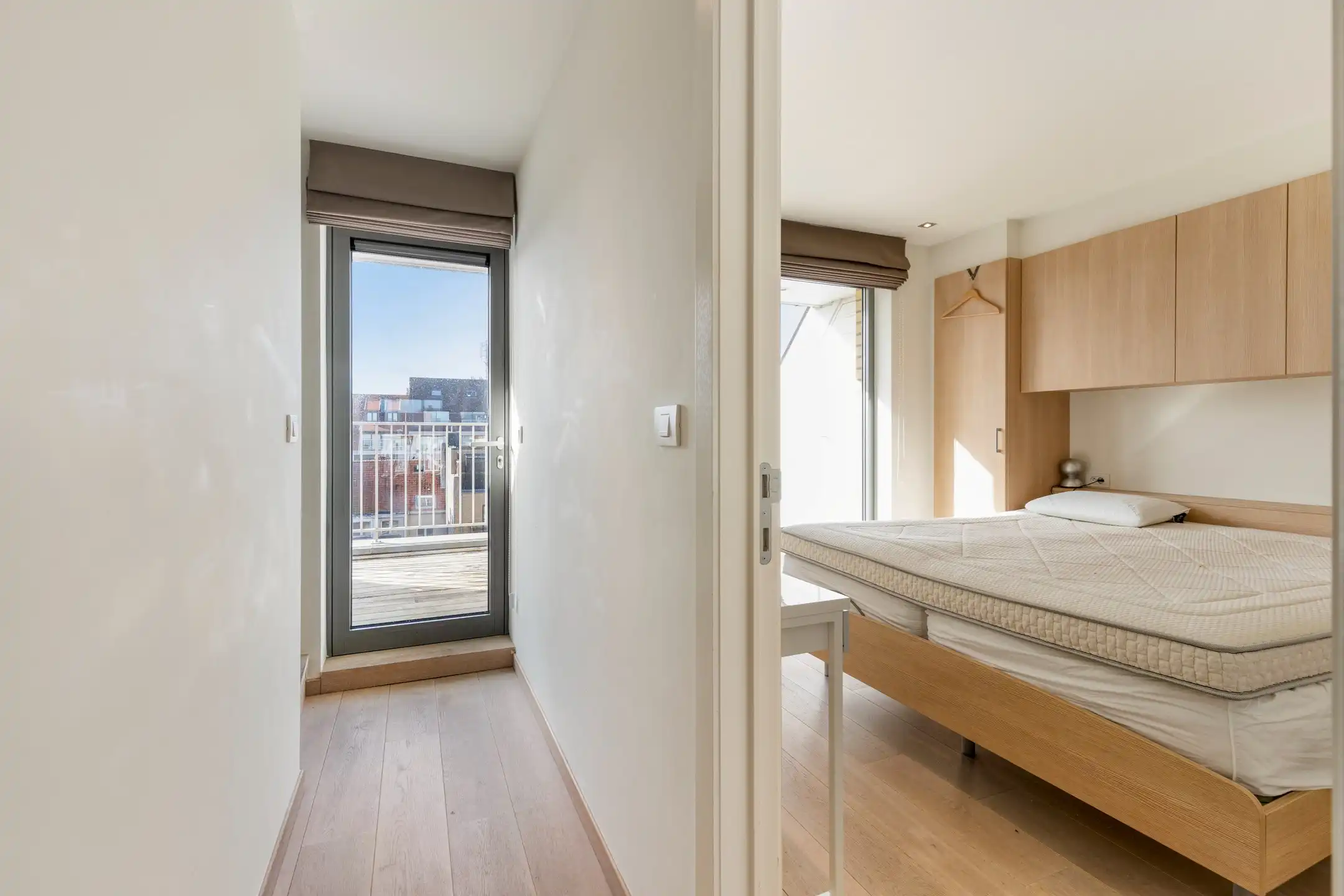 Instapklare duplex gelegen op slechts enkele passen ven het Van Bunnenplein en de zeedijk. foto 12