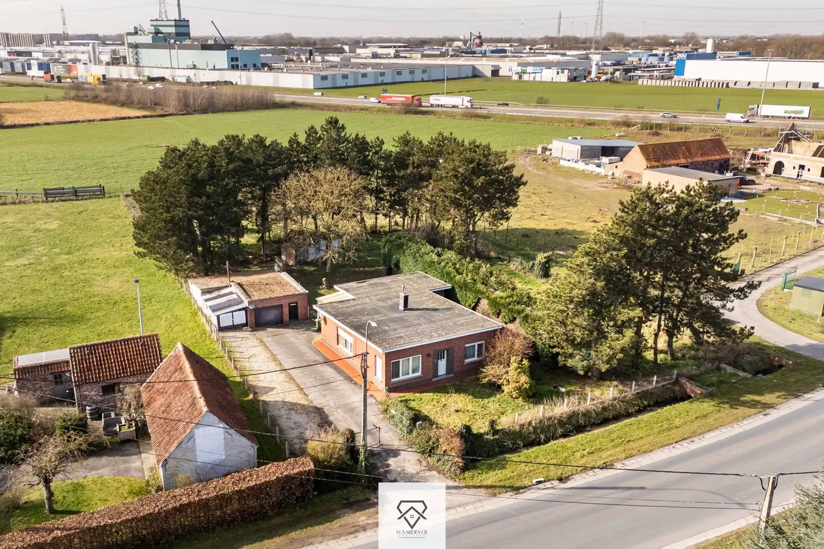 Rustig gelegen alleenstaande woning op ruim perceel van 3.130 m² foto 7