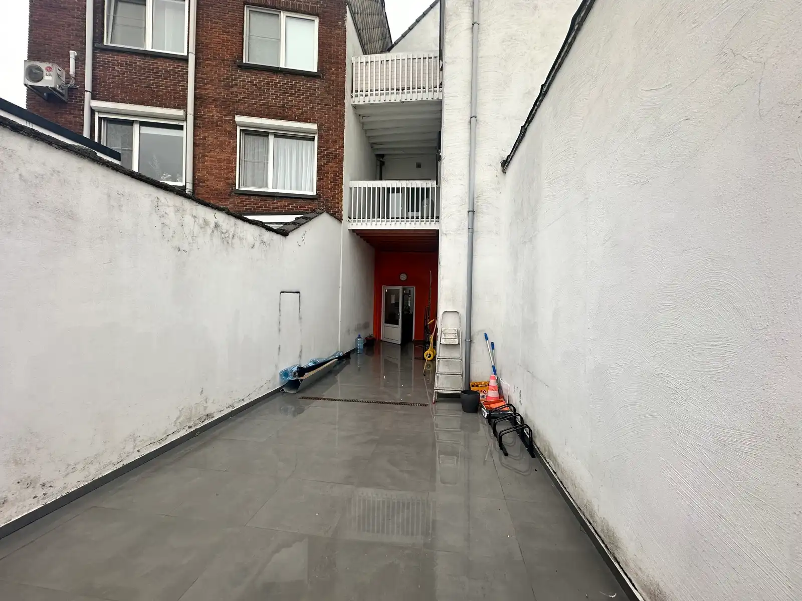 Commercieel gelijkvloers met stabiele huurder op topligging foto 10