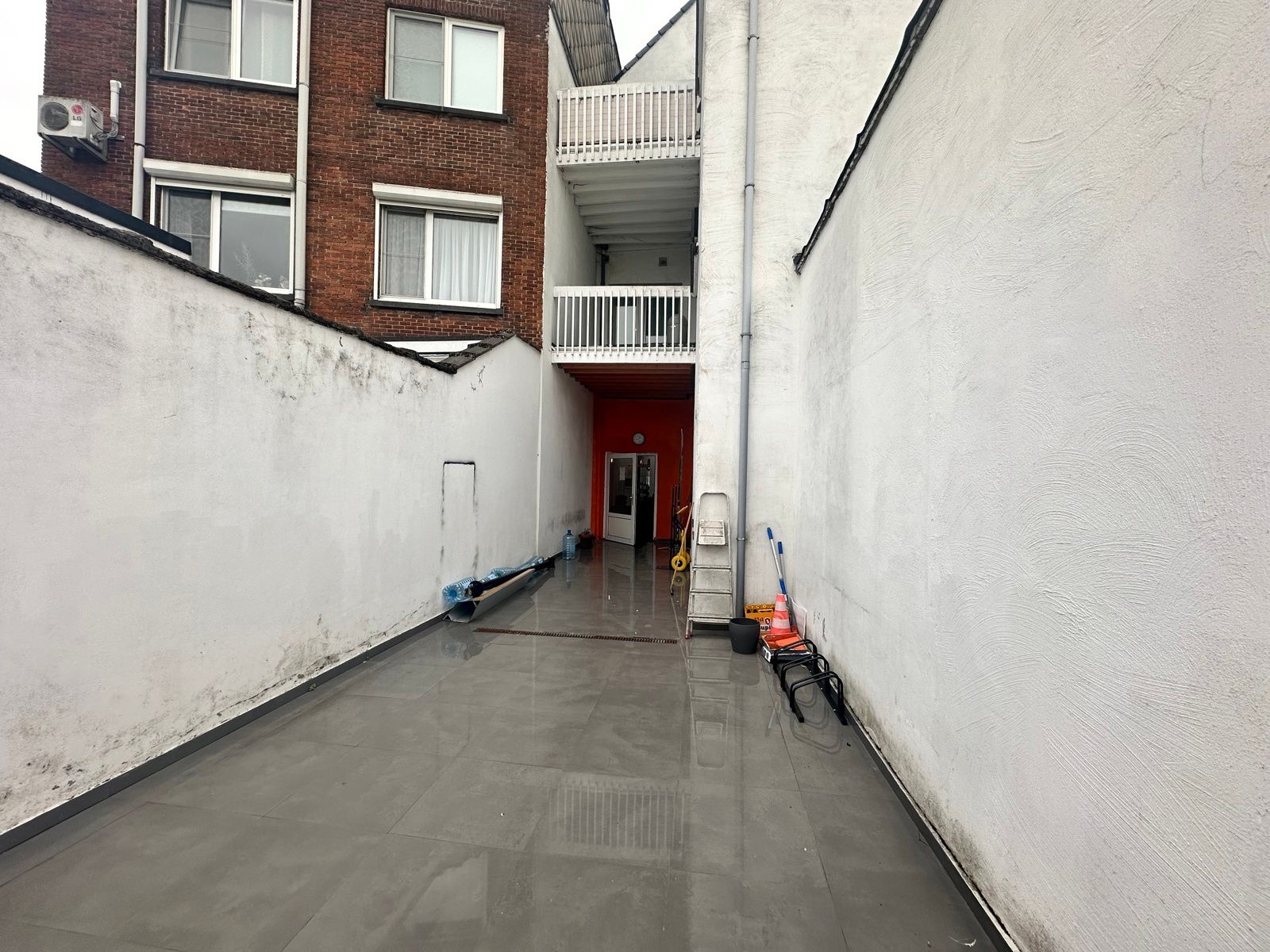 Commercieel gelijkvloers met stabiele huurder op topligging foto 10