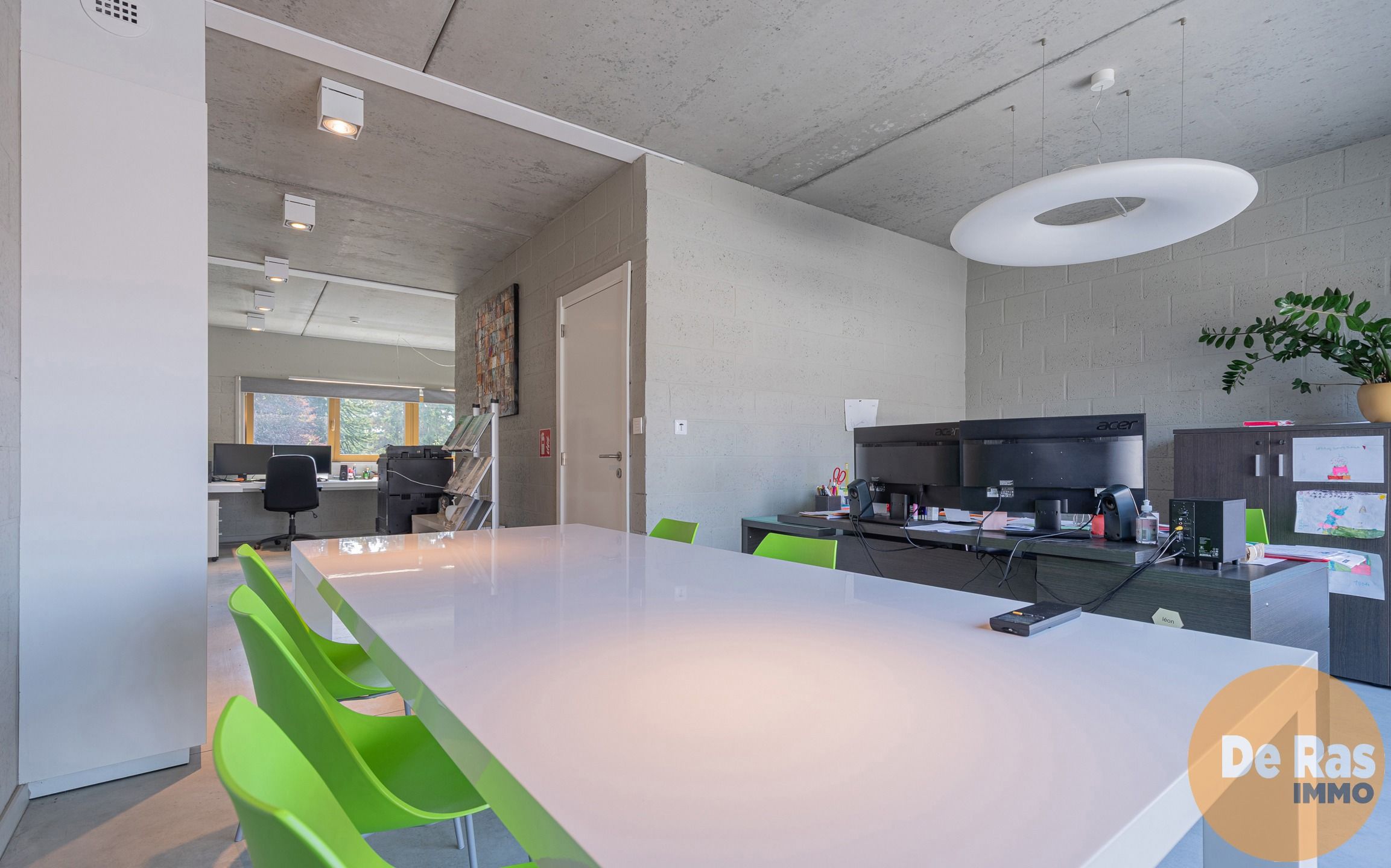 NIEUWERKERKEN - Recent gebouw met magazijn foto 7