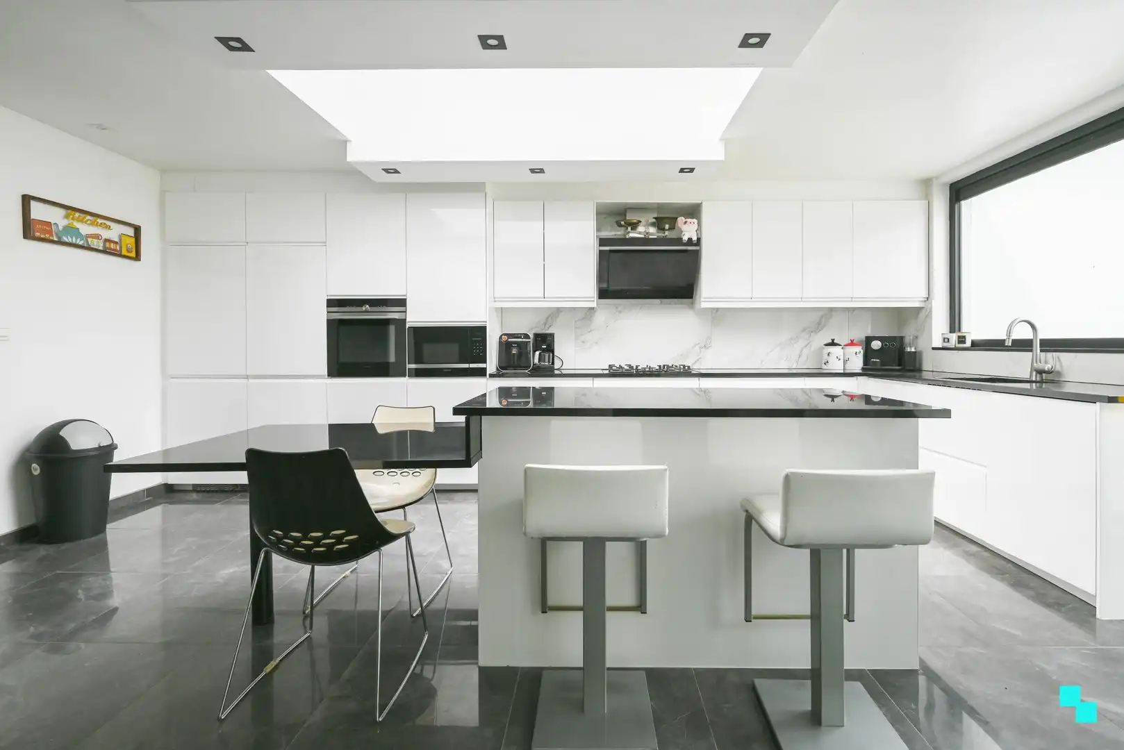 Ruime woning nabij centrum Bissegem foto 6