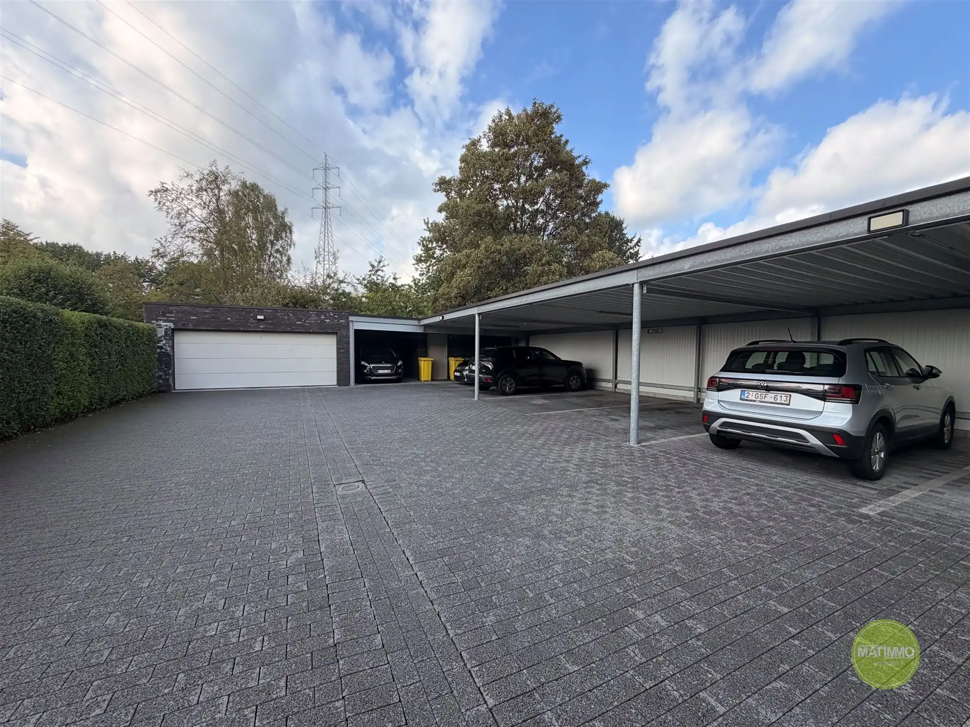 GELIJKVLOERS APPARTEMENT MET PRIVÉTUIN EN CARPORT IN MOL foto 18