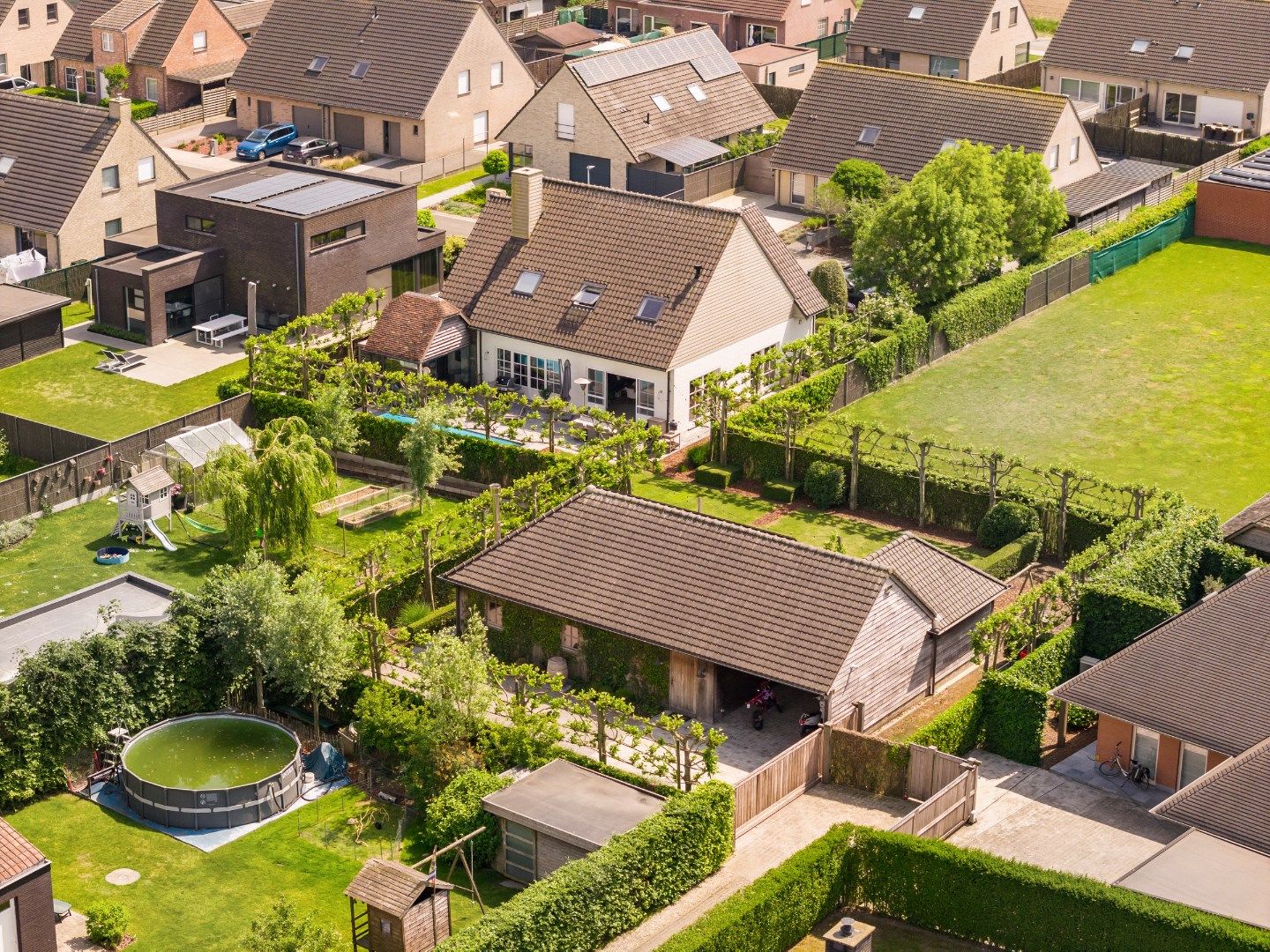 Charmante alleenstaande woning met mogelijkheid tot 3 slaapkamers, carport en oprit foto 20