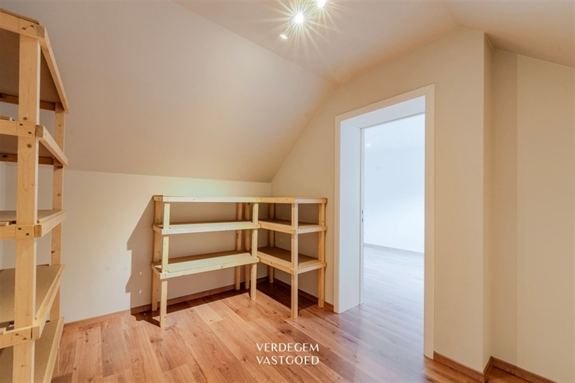 Moderne luxe en comfort in recente woning met 4 slaapkamers foto 24