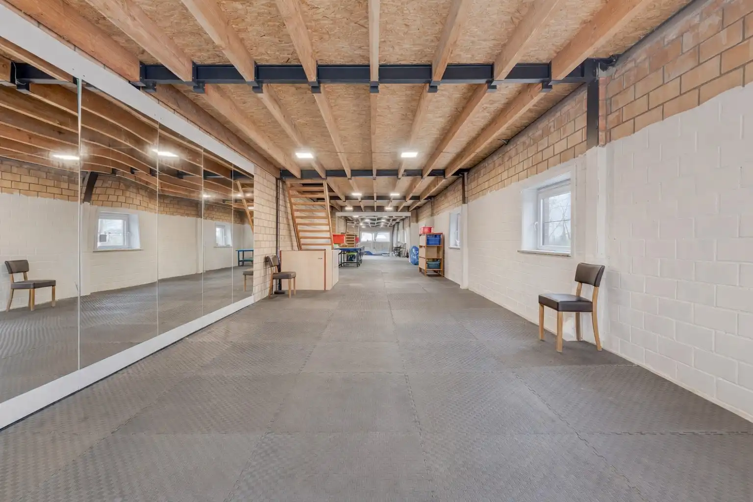 Uniek handelshuis met instapklare woning en binnenzwembad foto 10