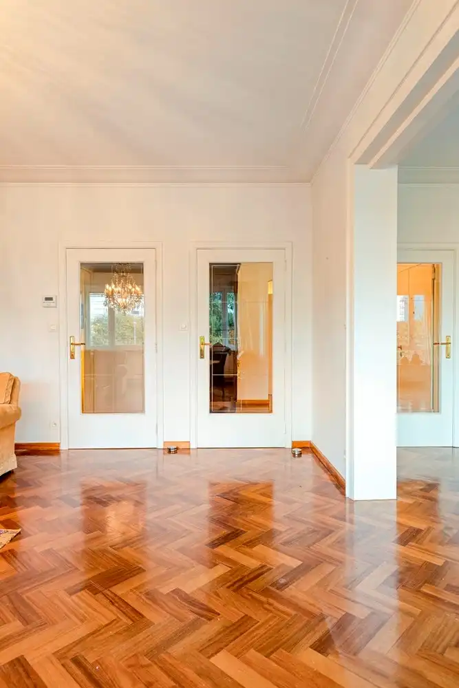 Statig en genereus mid-century appartement aan het Zuidpark met drie slaapkamers, overdekt terras en optionele grote autostandplaats. foto 14