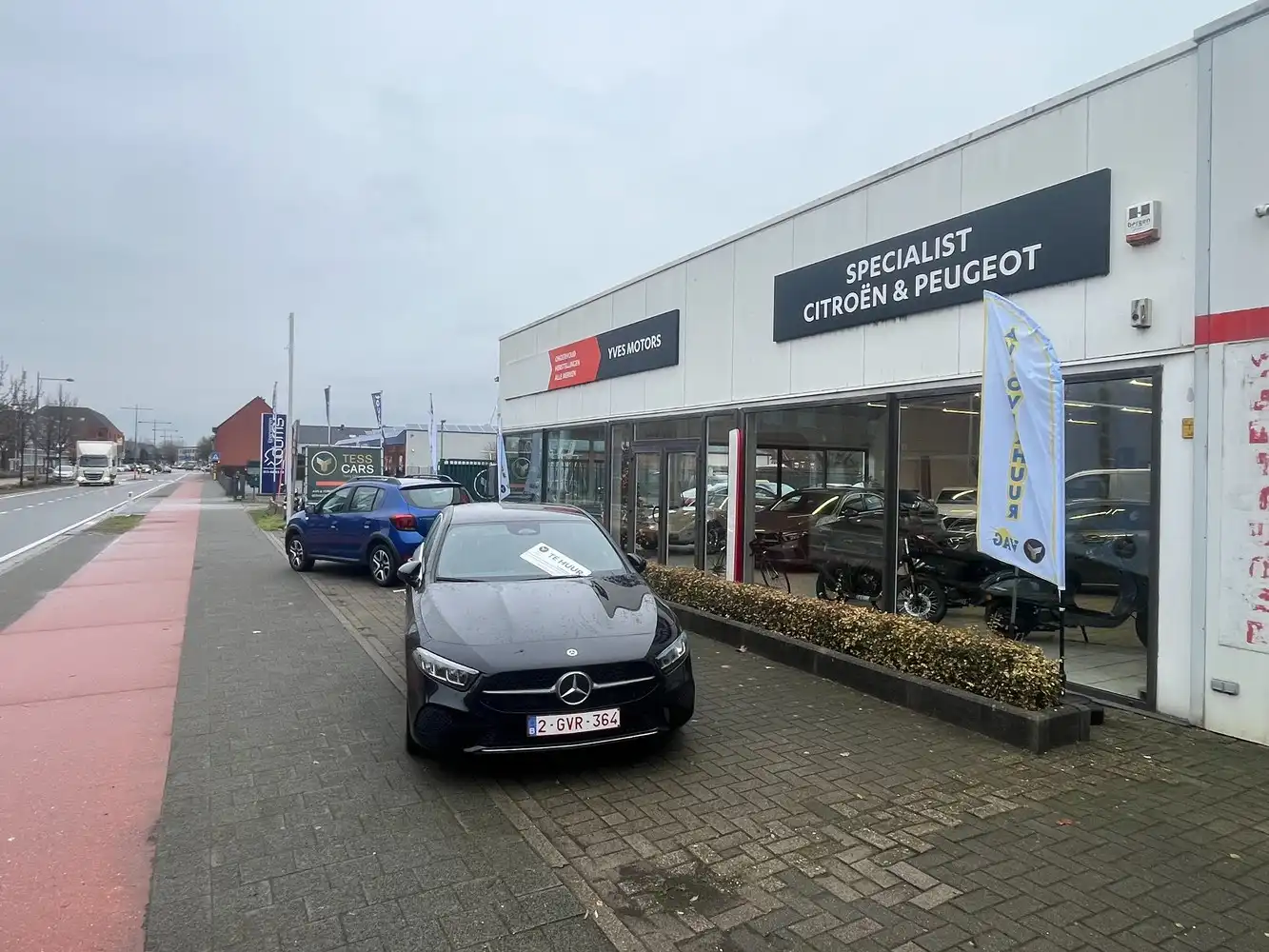 Showroom + werkplaats foto 6
