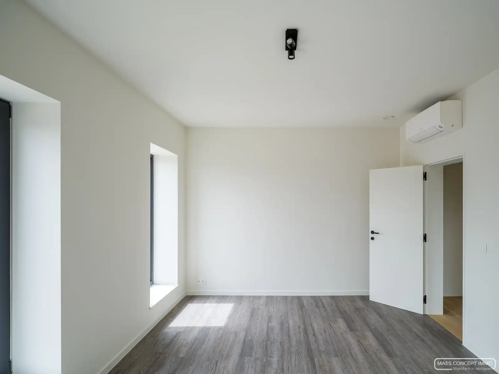 Gerenoveerde woning met 3 slaapkamers te koop in Waregem centrum foto 14