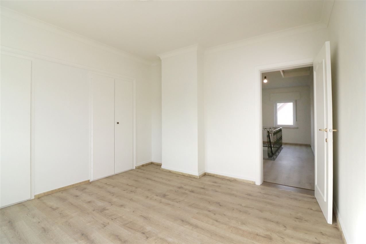 Villawoning met 4 slaapkamers en bijgebouw foto 26