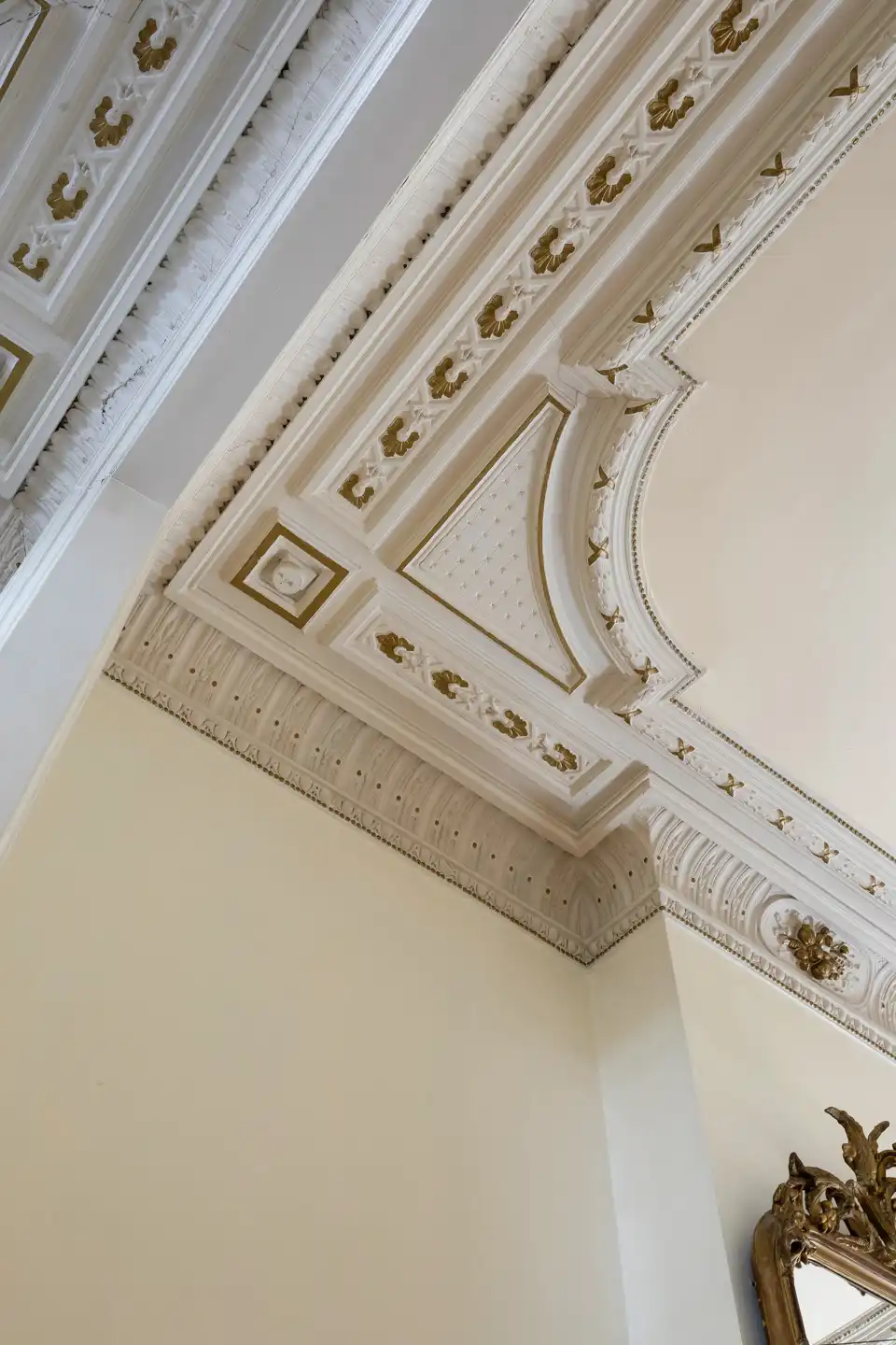 Historische grandeur met uitzonderlijk woonpotentieel foto 11