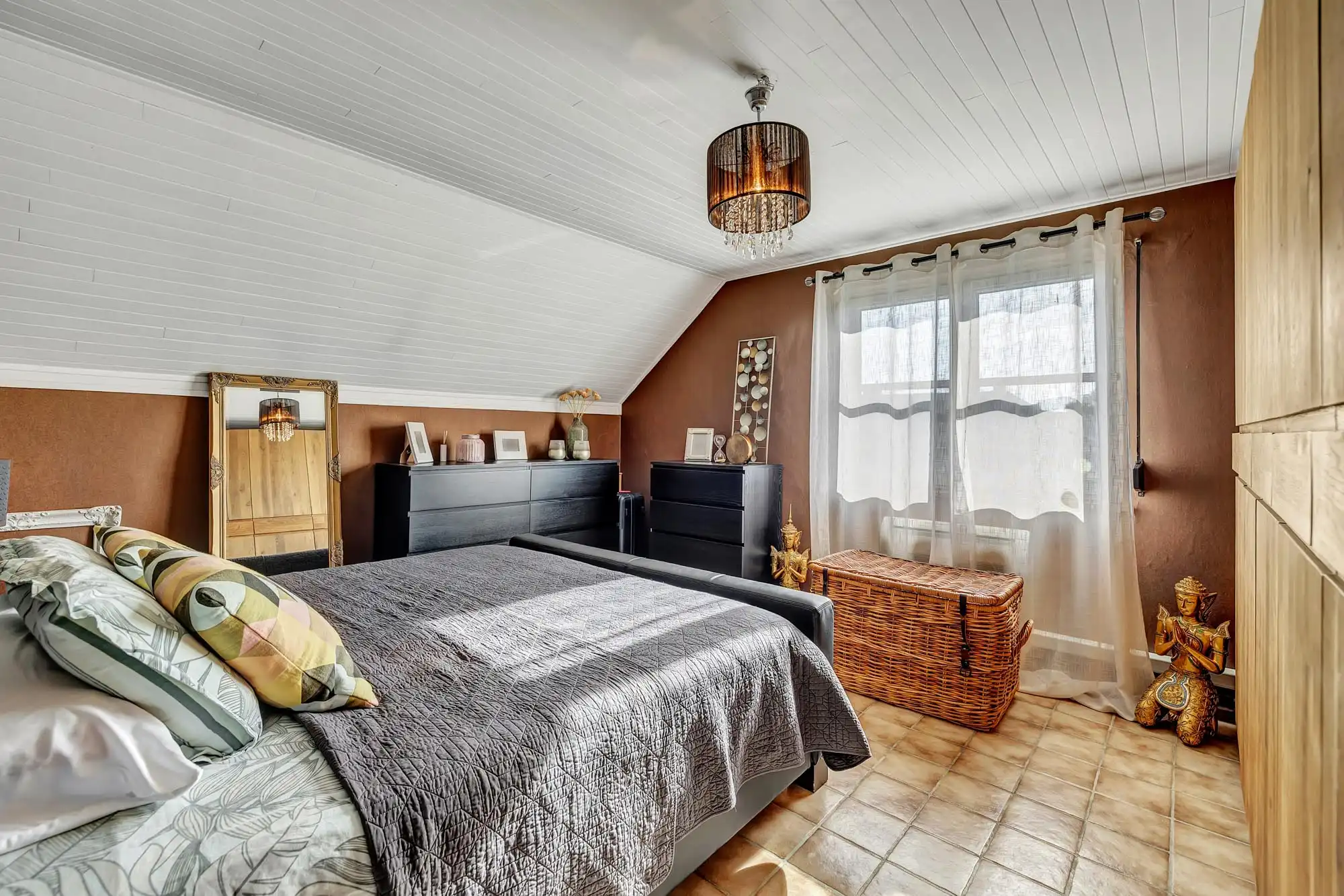 Charmante instapklare woning met 4 slpks, garage en tuin foto 16