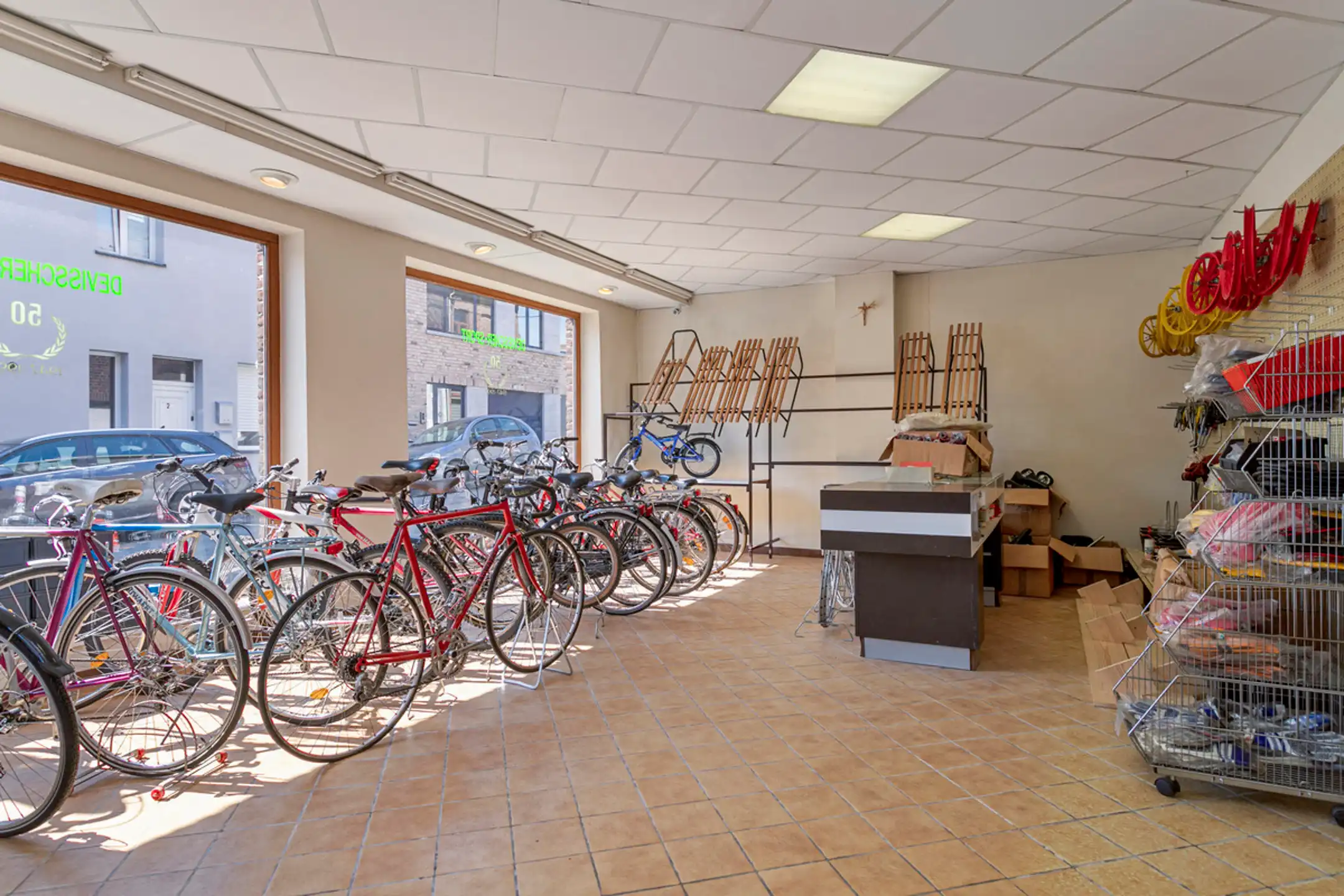 Eigendom met appartement én handelszaak met woonst & garage! foto 5