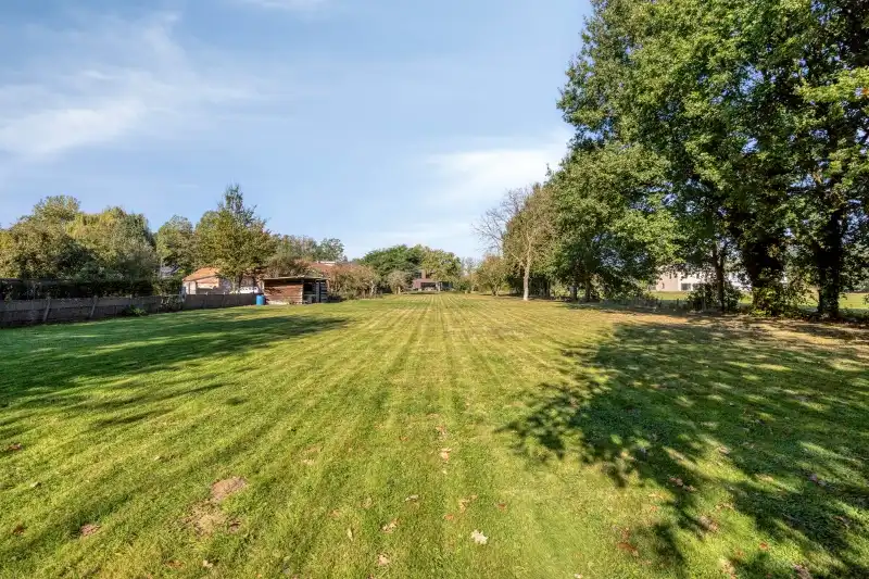 Totaalgerenoveerde villa met EPC A, 5 slaapkamers, zwembad en ruim 45 are grond foto 14