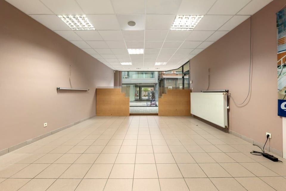 RUIM HANDELSPAND TE HUUR IN HET CENTRUM VAN SINT-TRUIDEN foto 11