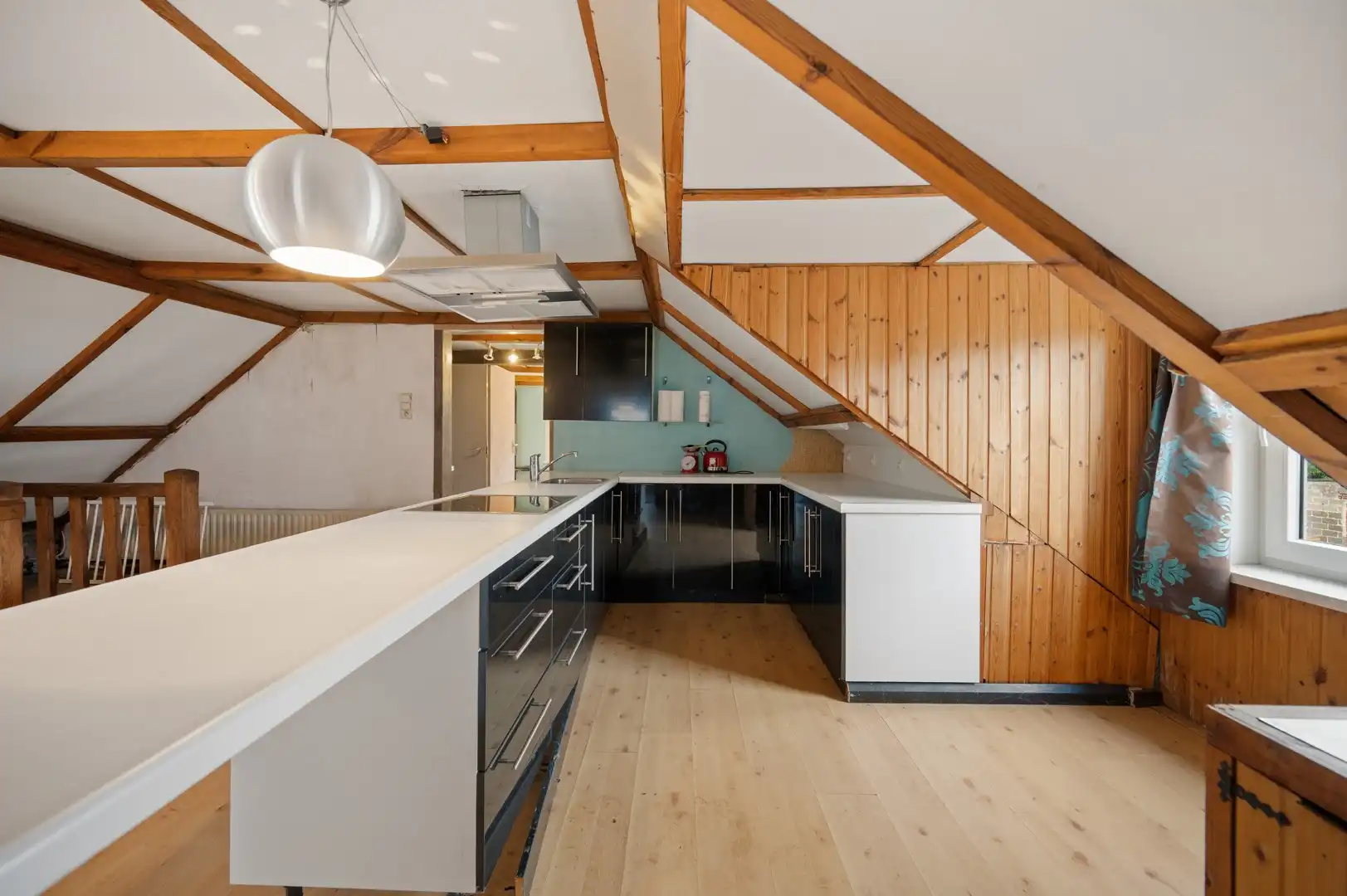 Ruime op te frissen woning op een rustige locatie - perfect voor uw droomproject! foto 9