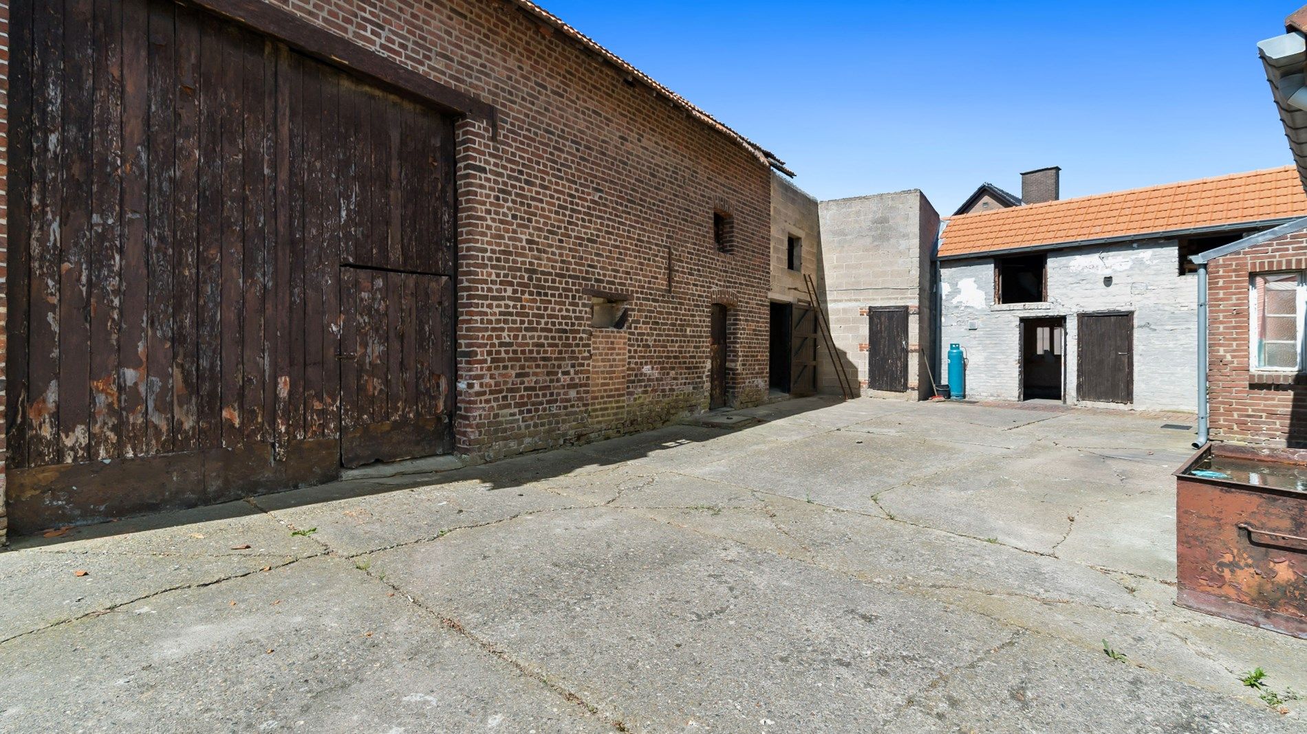 Renovatiewoning op perceel van 6854 m² foto 14