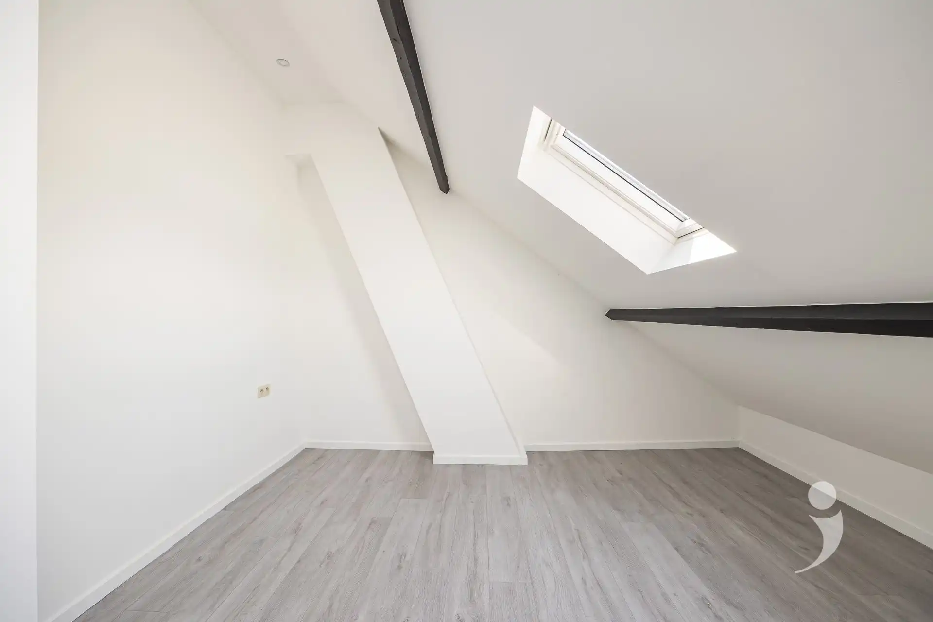 Karaktervolle, volledig gerenoveerde woning met 4 slaapkamers, 2 badkamers en zonnige tuin! foto 20
