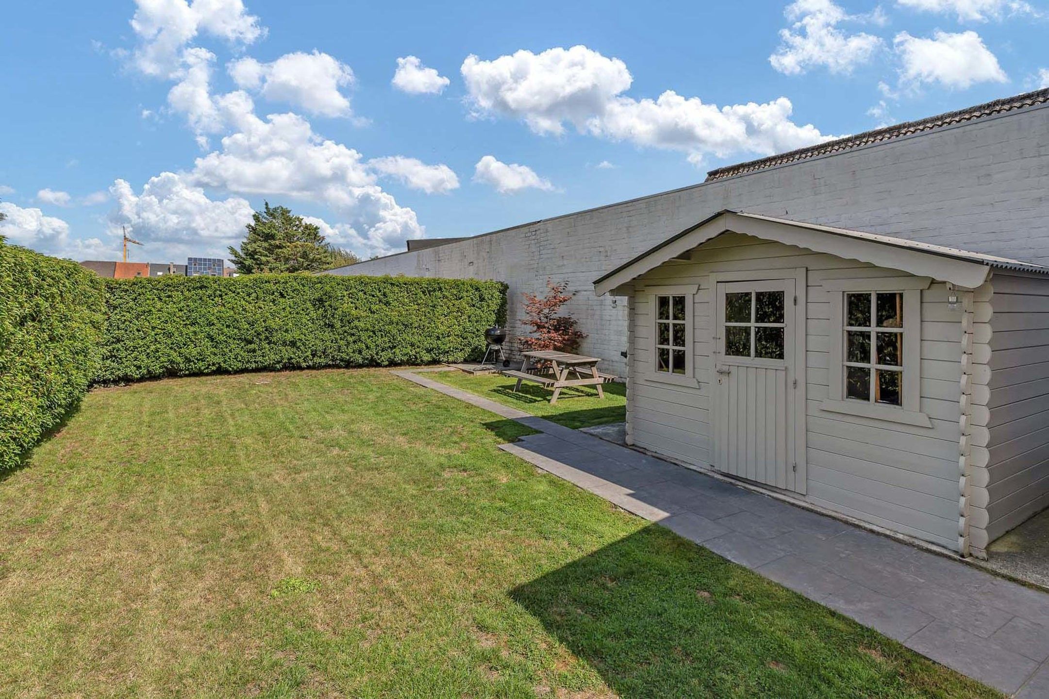 Instapklare woning met garage en tuin foto 21