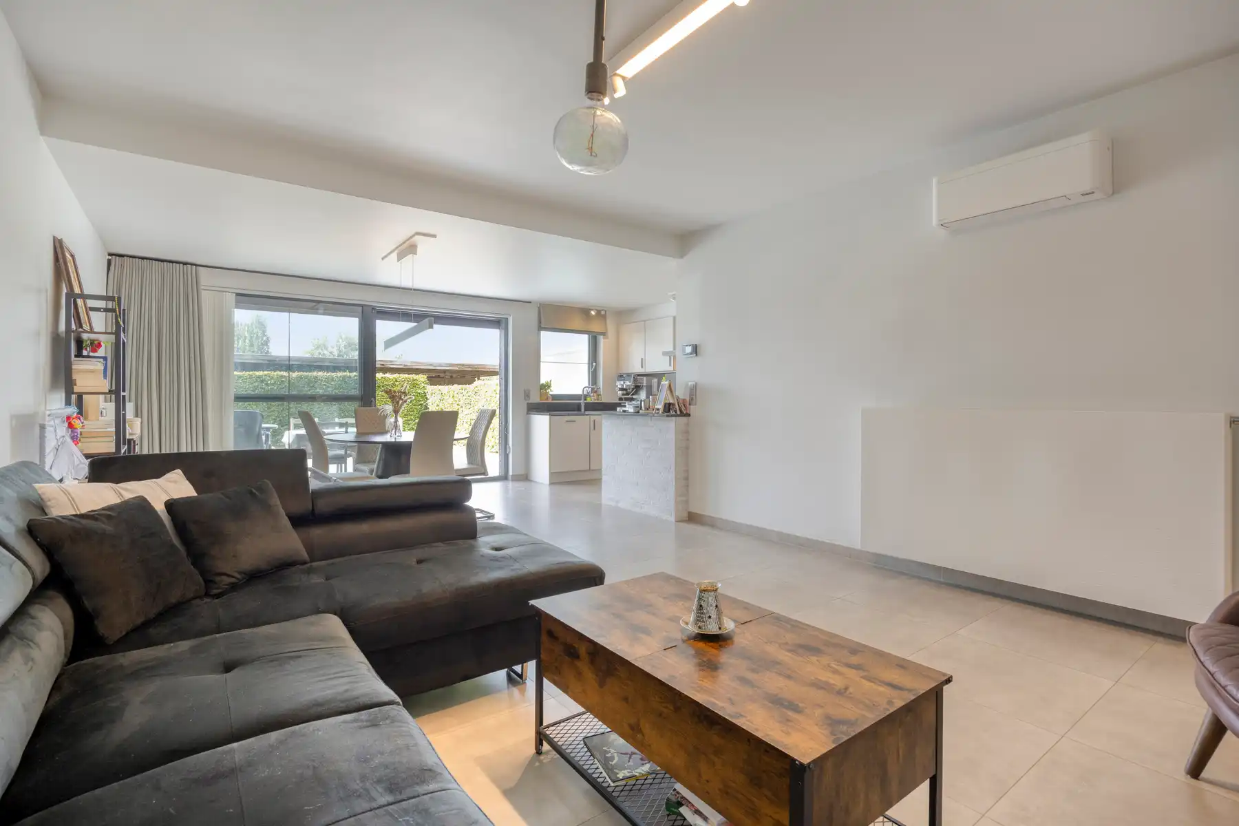 Modern en energiezuinig gelijkvloers appartement vlabij centrum foto 6