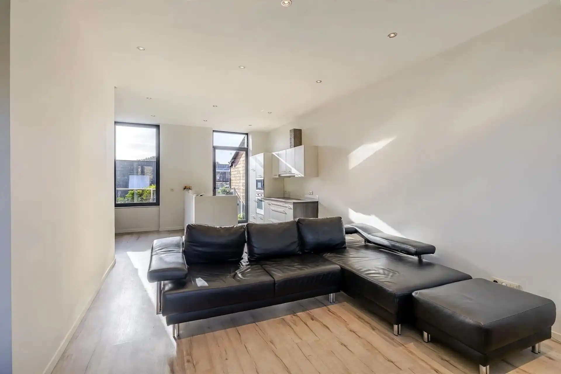 Stijlvol handelspand met kwalitatieve afwerking en charmant appartement met terras foto 26