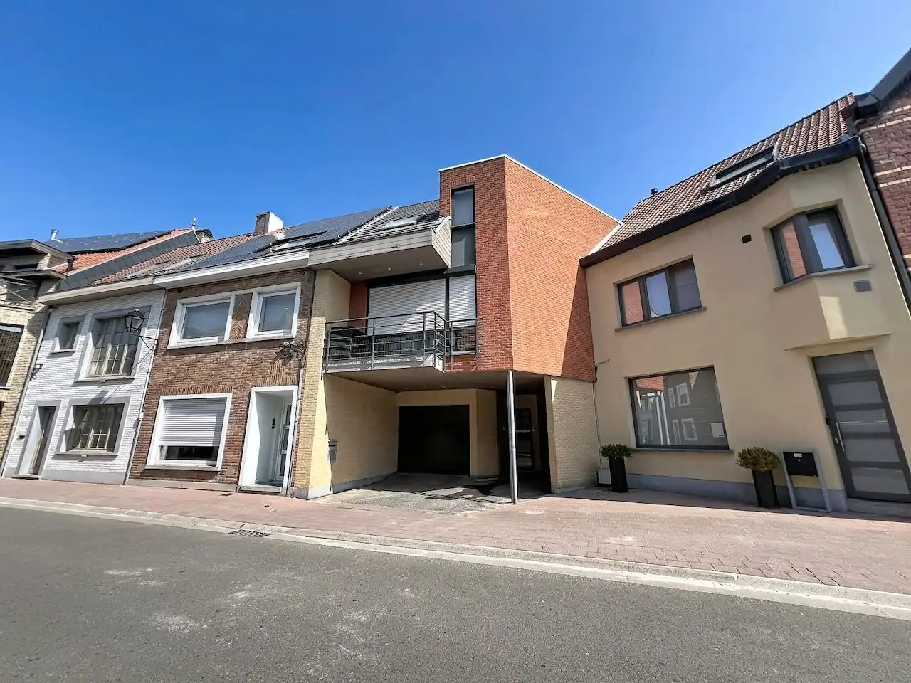 Afgesloten garagebox gelegen in de Pannenstraat foto 3