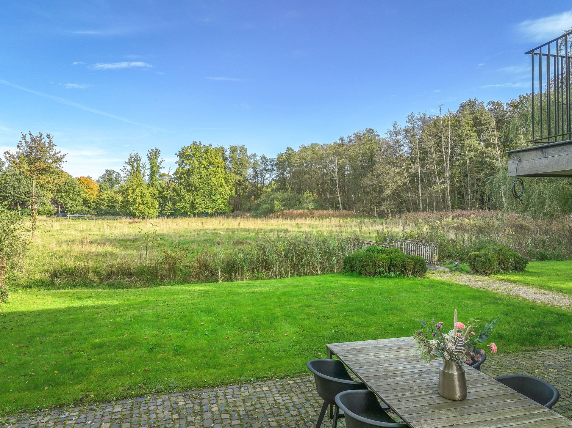 Charmante woning omringd door ca 6000m² aan prachtige natuur foto 19