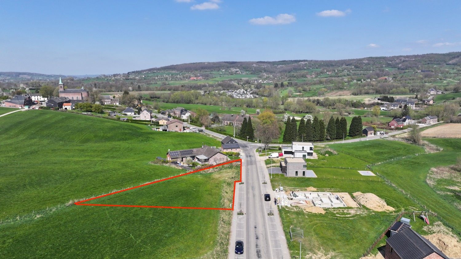 Bouwgrond van 11a 29ca (1.129 m²), geschikt voor een open bebouwing, schitterend gelegen te Sippenaeken foto {{pictureIndex}}