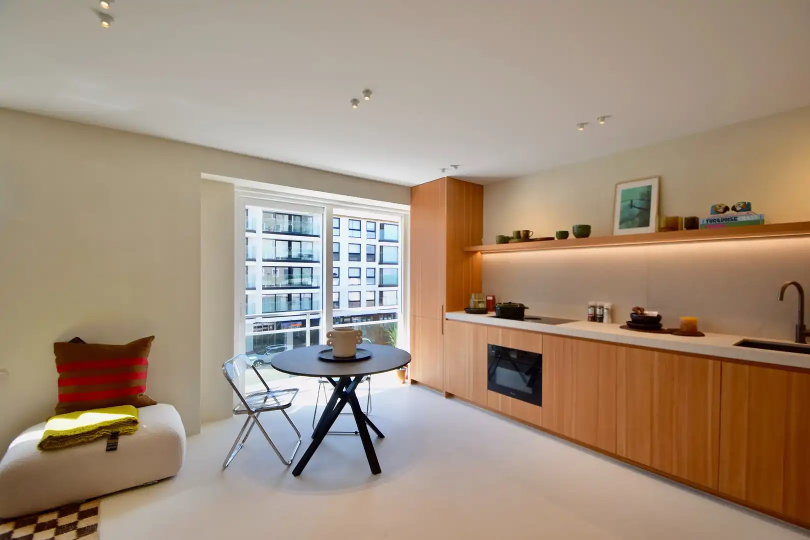 Gerenoveerd appartement genietend van lateraal zeezicht gelegen hartje Het Zoute foto {{pictureIndex}}