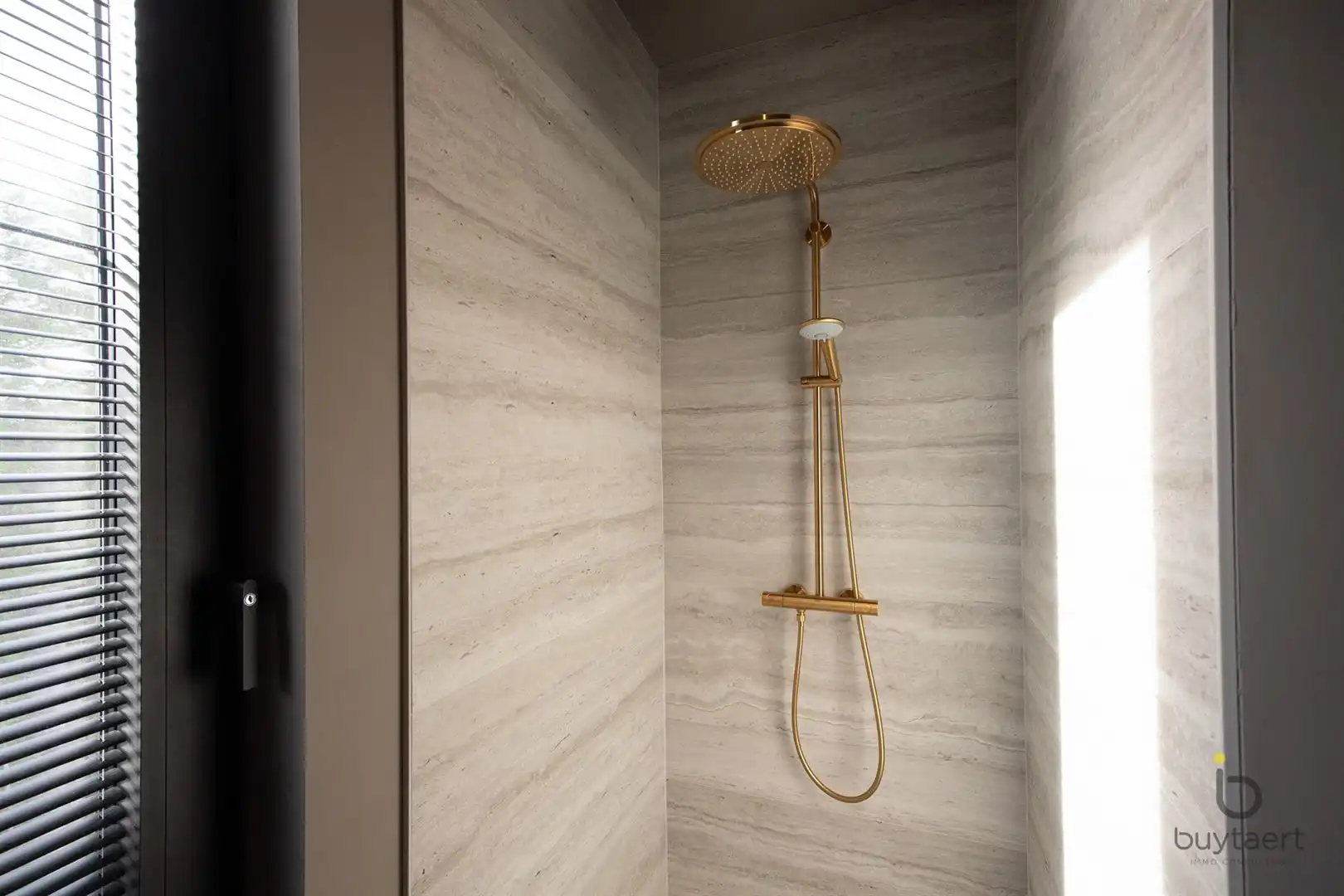 Knappe GELIJKVLOERSE villa + bijgebouw te Halle! foto 42