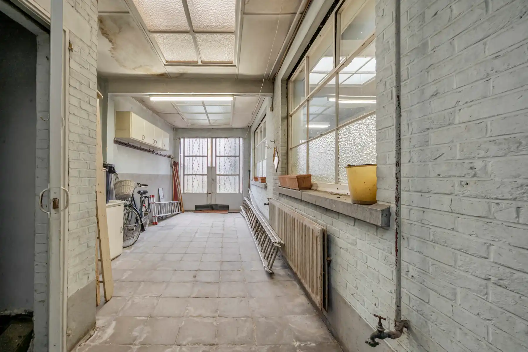 Imposante herenwoning met loods in hartje Overmere  foto 31