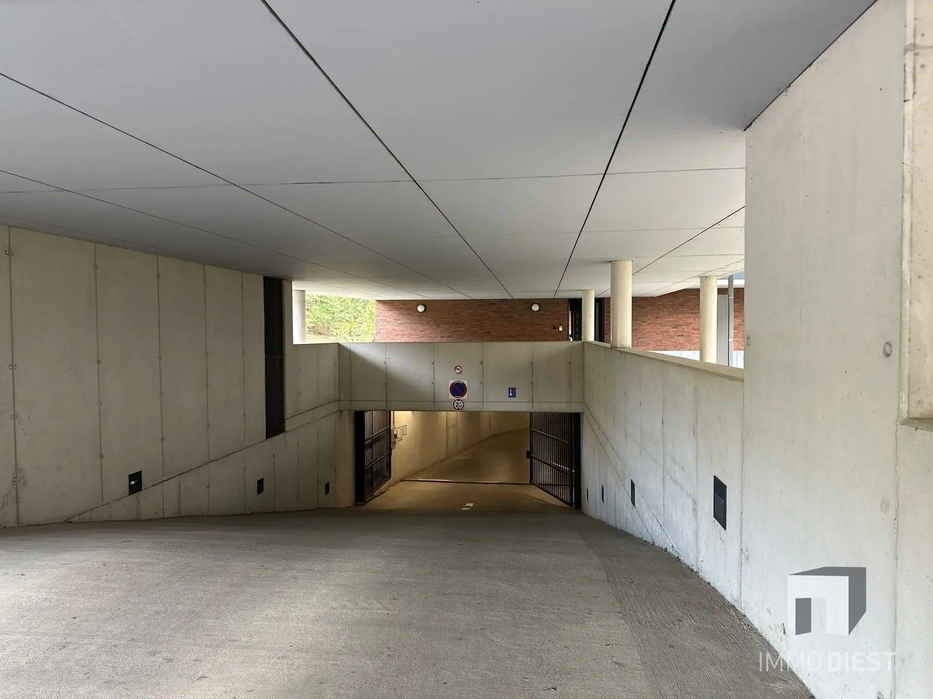 Instapklaar appartement met 2 slpks, terras, parking en kelder foto 25