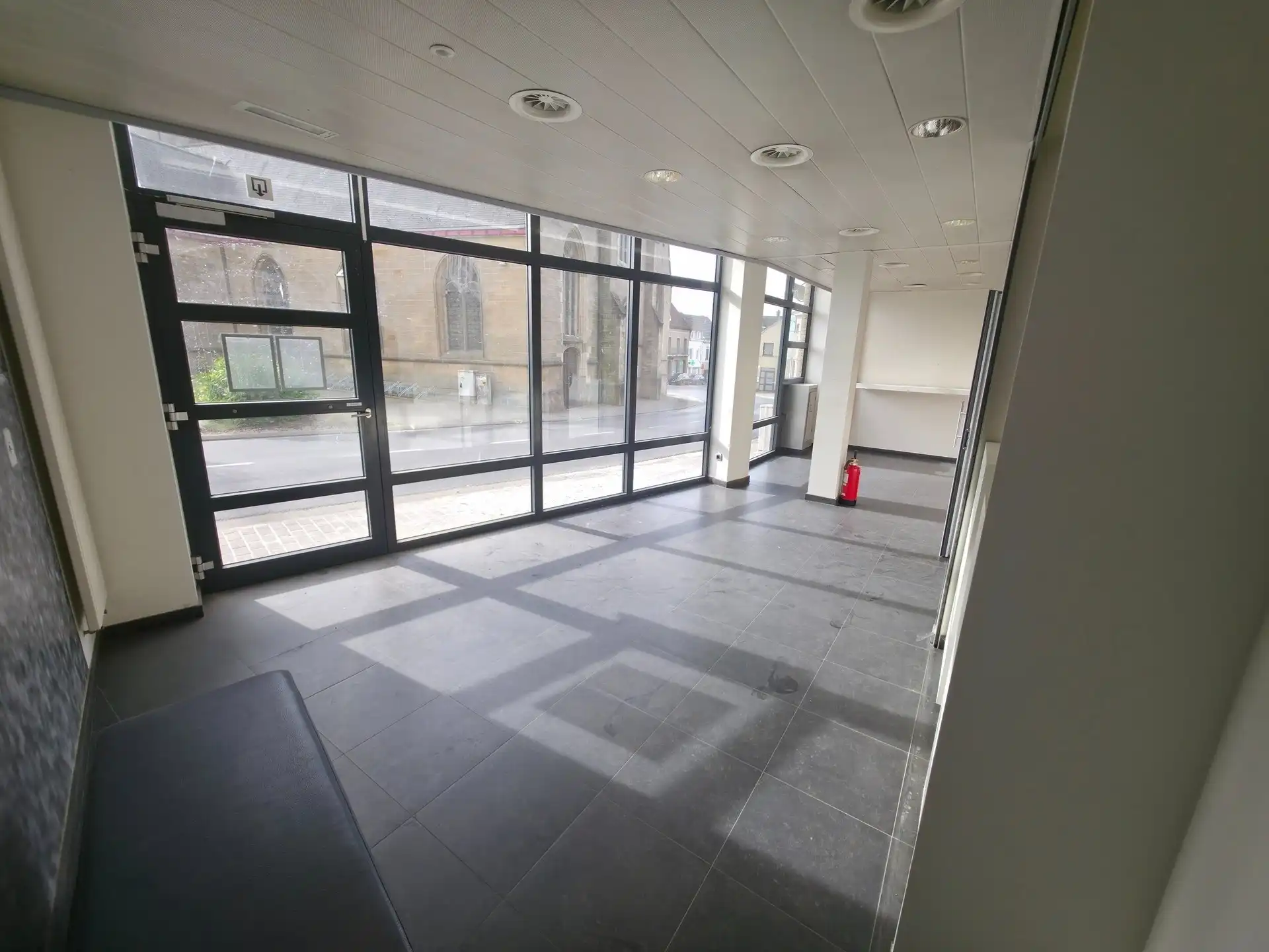 Handelspand/kantoor van 372m² in het hart van Denderhoutem foto 9