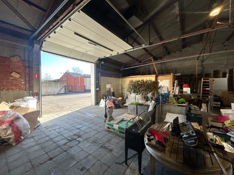 Ruime magazijn- of atelierruimte van 833 m² foto 8