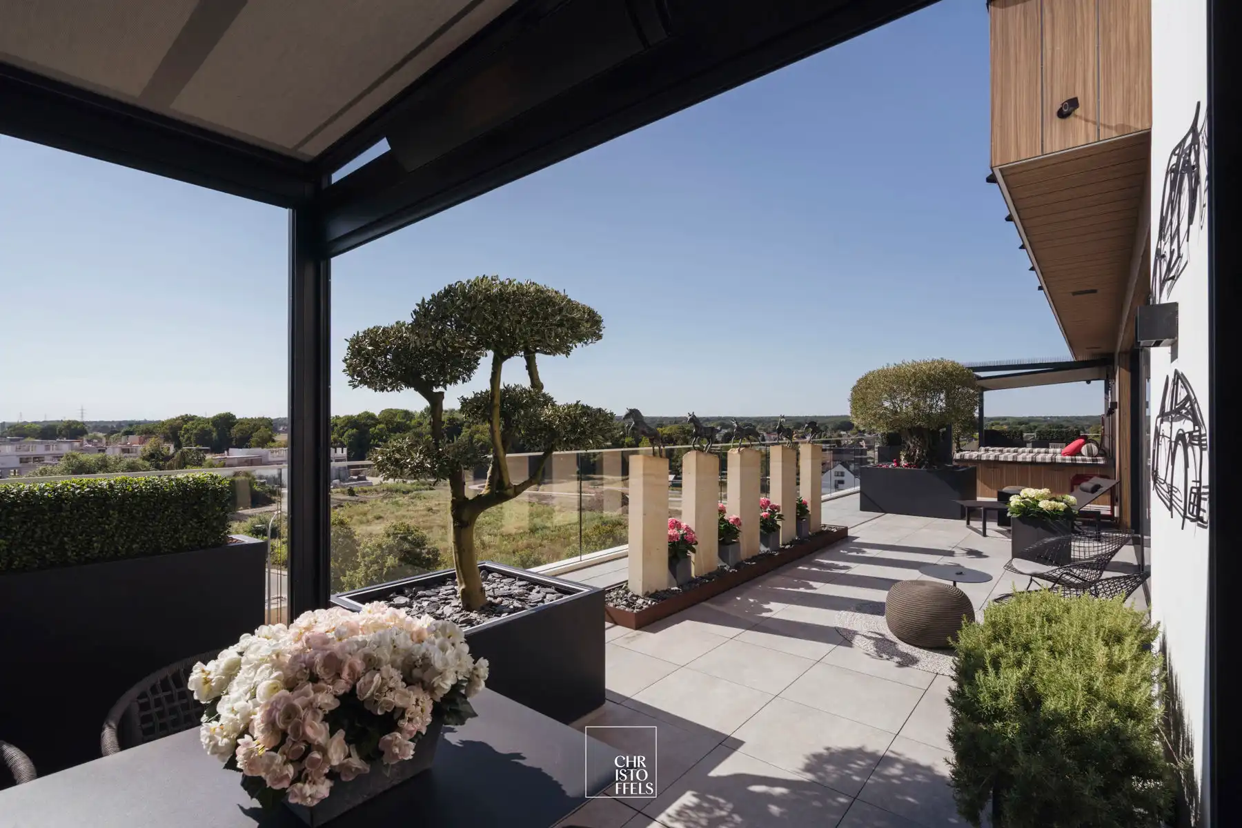 The Penthouse 250 m² ultra high-end woonruimte  89 m² terras met plunge pool foto 5