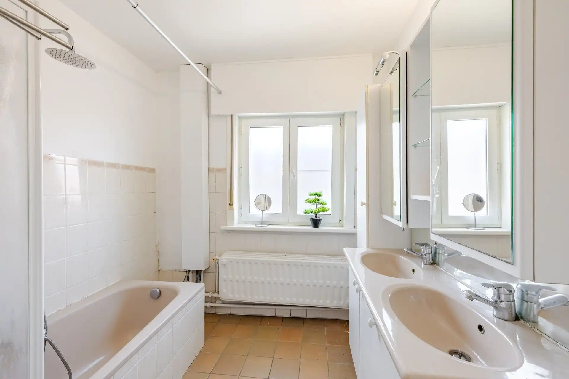 Ruime gezinswoning (225 m²) met 6 slaapkamers, garage en zonnige tuin in Oostende  foto 22