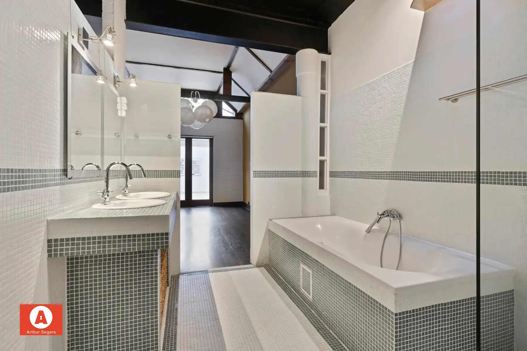 Energiezuinig gelijkvloers app: 116 m², pal bij het centrum. foto 13